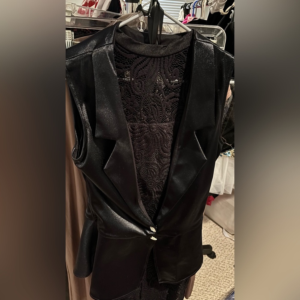 Black 2 piece women’s dance costume